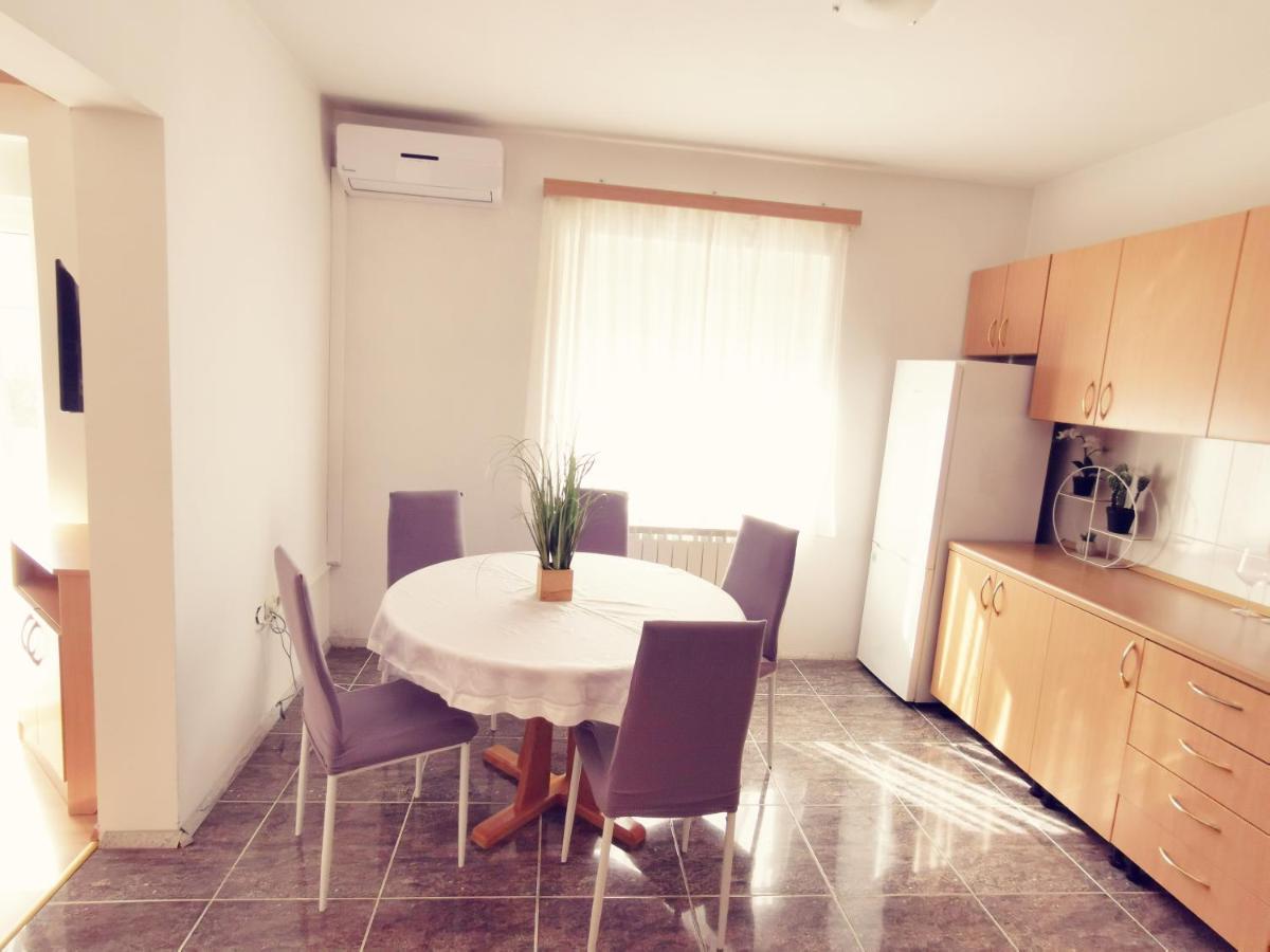 Apartmani Vukovic Rab Town Eksteriør billede