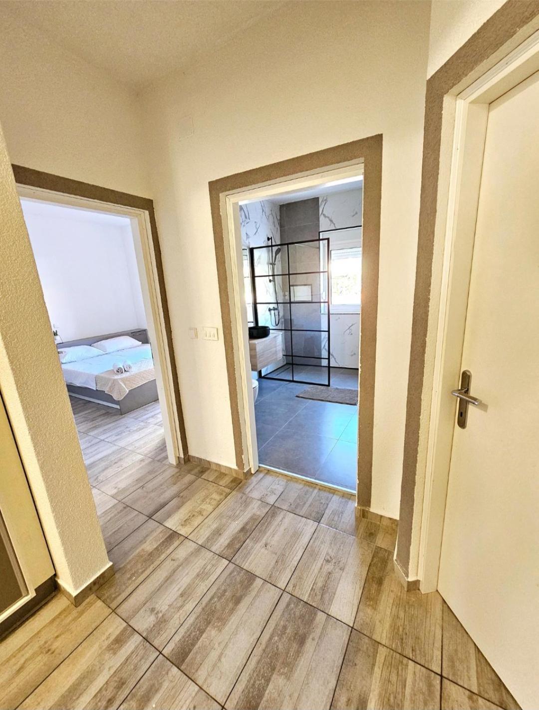 Apartmani Vukovic Rab Town Eksteriør billede